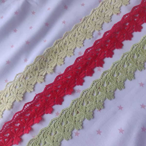 Flower Lace Trim Hanging Lace 1 metre 2 inches