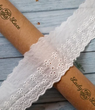 Off white hakoba cotton lace trim, 4 inch width, 1 metre length