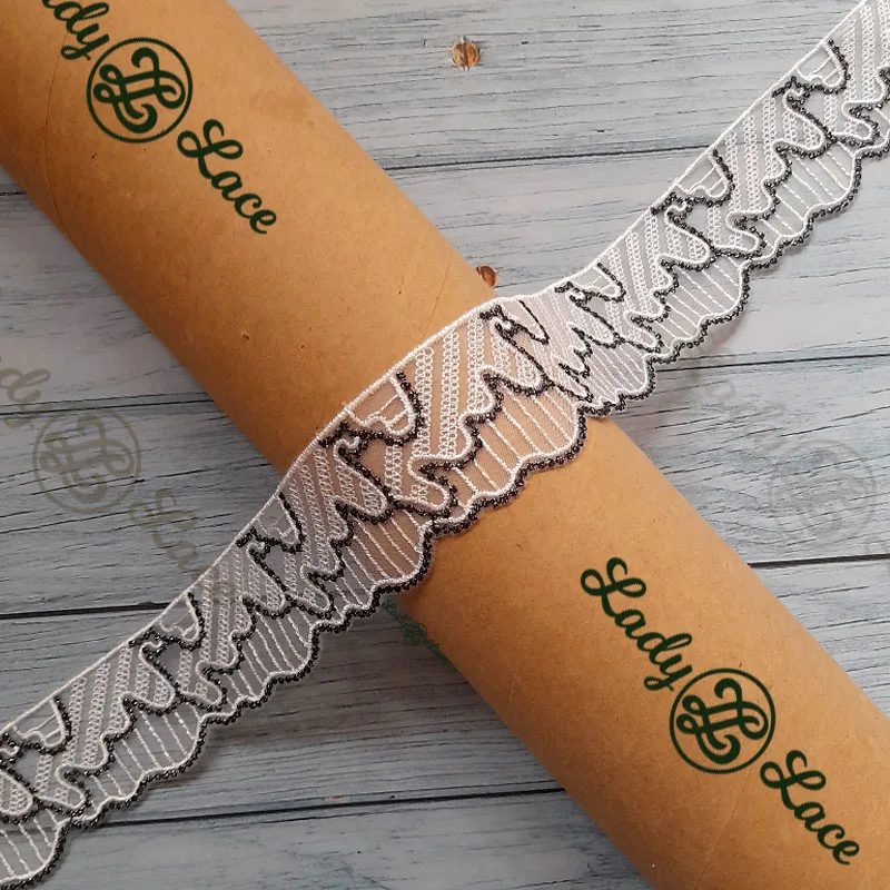 017 White and Black One-Sided Lace Trim – 1.5 Inch Wide (1 Yard)