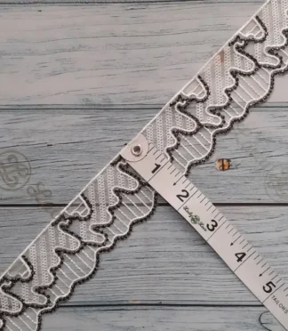 018 White and Black One-Sided Lace Trim – 1.5 Inch Wide (1 Yard)